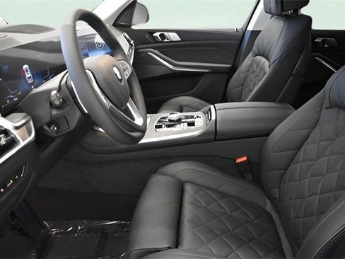 New 2026 BMW X7 xDrive40i w/ Premium Package image 16