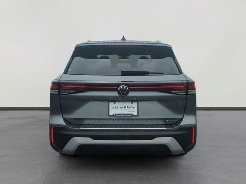 Used 2025 Volkswagen Tiguan S w/ 18" Wheel Package image 4