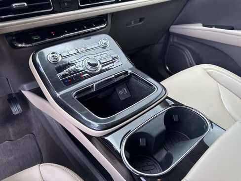 Certified 2023 Lincoln Nautilus AWD w/ Premium Package image 25