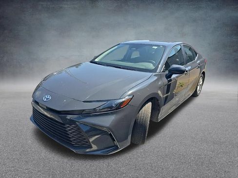 Used 2025 Toyota Camry LE FWD image 3