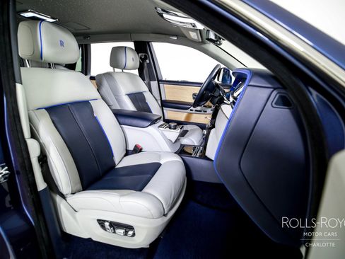 Used 2019 Rolls-Royce Phantom Sedan image 35