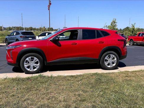 Used 2026 Chevrolet Trax LS FWD image 12