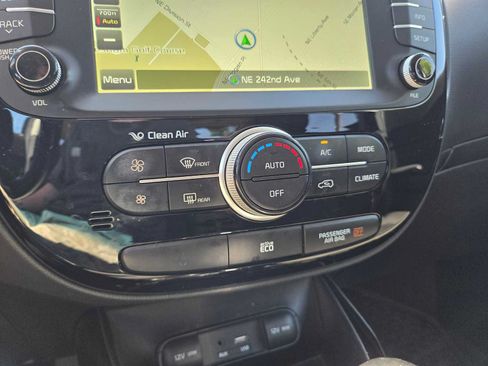 Used 2016 Kia Soul + w/ Audio Package FWD image 27