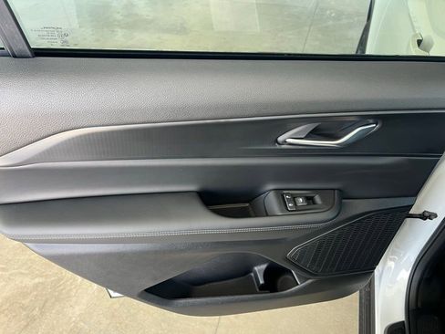 New 2025 Jeep Grand Cherokee L Laredo image 16