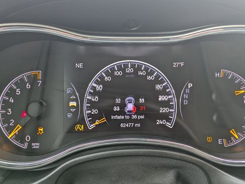 Used 2019 Jeep Grand Cherokee Altitude image 15