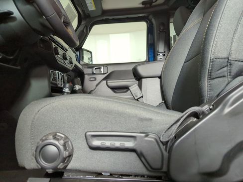 Used 2025 Jeep Wrangler Sport image 25