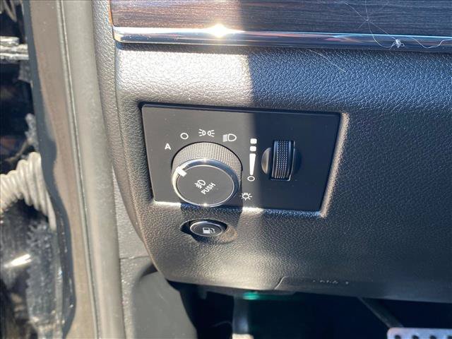 Used 2020 Jeep Grand Cherokee Overland AWD/4WD image 22