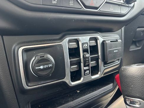 Used 2021 Jeep Wrangler Unlimited Sport AWD/4WD image 22