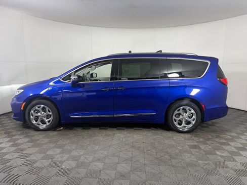 Used 2021 Chrysler Pacifica Limited w/ Premium & Safety Sphere Group image 14