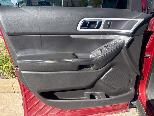 Used 2014 Ford Explorer XLT w/ Equipment Group 202A AWD/4WD image 13
