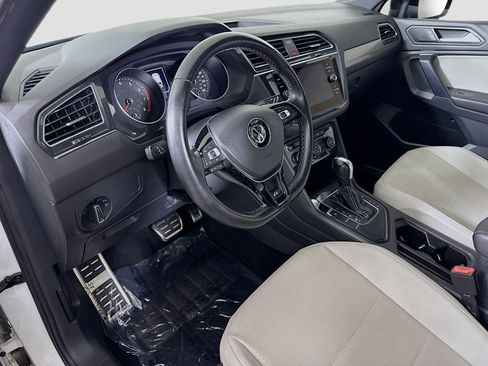 Used 2021 Volkswagen Tiguan SE R-Line FWD image 23