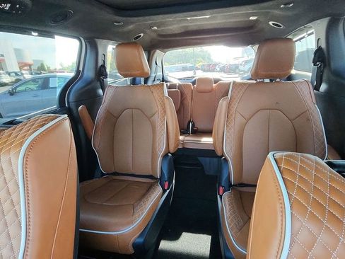 Used 2024 Chrysler Pacifica Pinnacle w/ Trailer Tow Group image 27