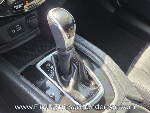 Used 2020 Nissan Rogue SV FWD image 29