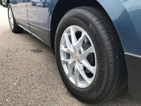 Used 2024 Chevrolet Equinox LS w/ LS Convenience Package image 11