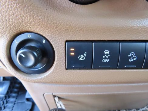 Used 2012 Jeep Wrangler Sahara w/ Connectivity Group AWD/4WD image 5