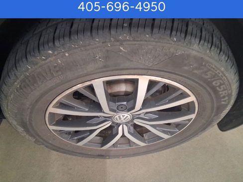 Used 2020 Volkswagen Tiguan SE image 24