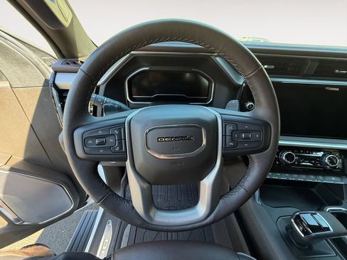 Used 2023 GMC Sierra 1500 Denali w/ Denali Reserve Package AWD/4WD image 13
