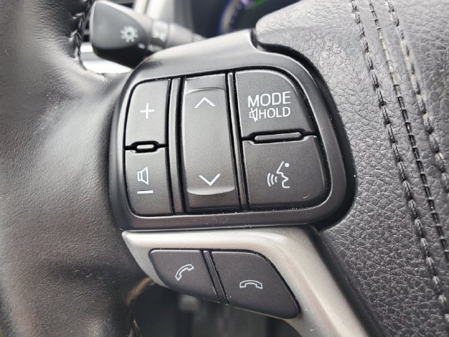 Used 2017 Toyota Highlander XLE AWD/4WD image 21