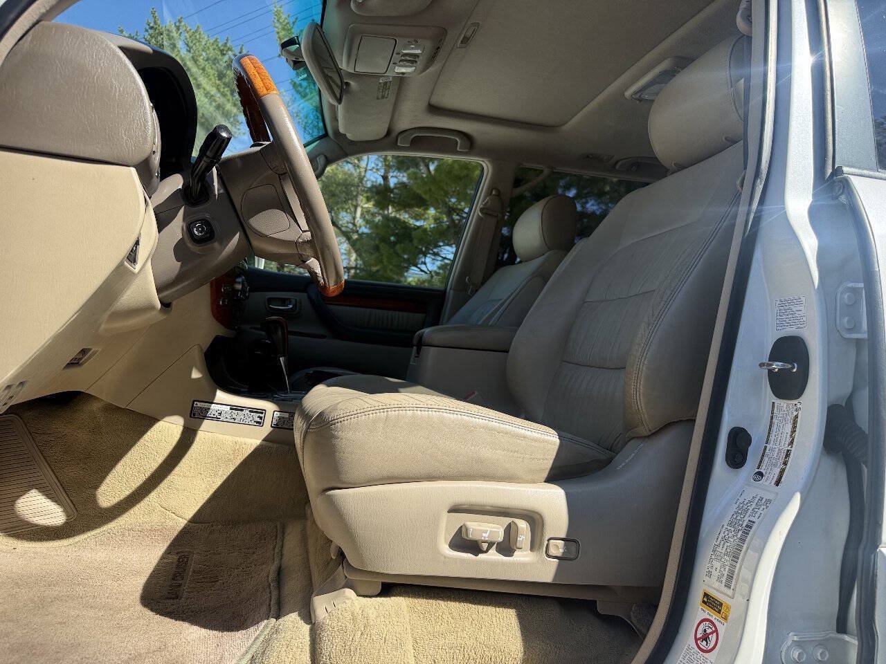 Used 2005 Lexus LX 470 4WD w/ Preferred Accessory Pkg image 32