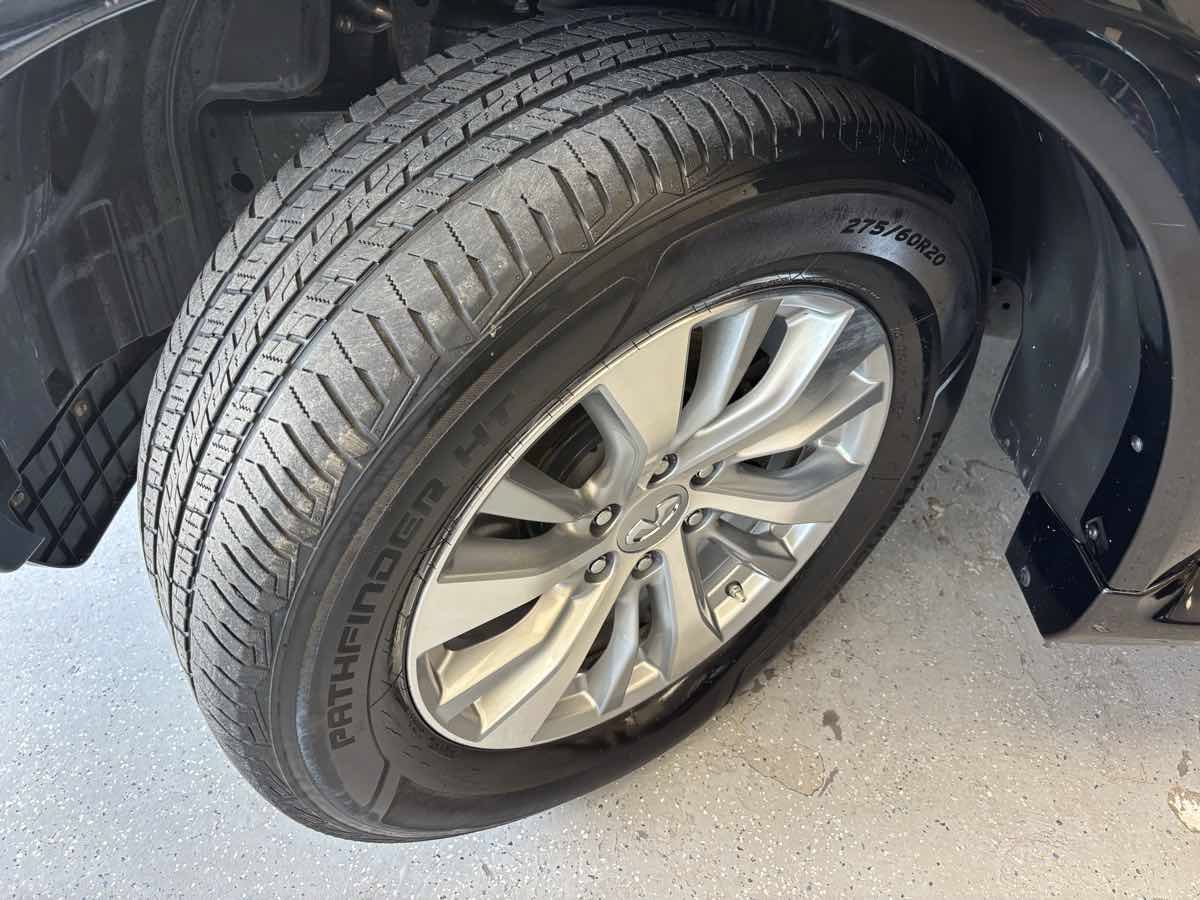 Used 2017 INFINITI QX80 2WD w/ Driver Assistance Package image 32