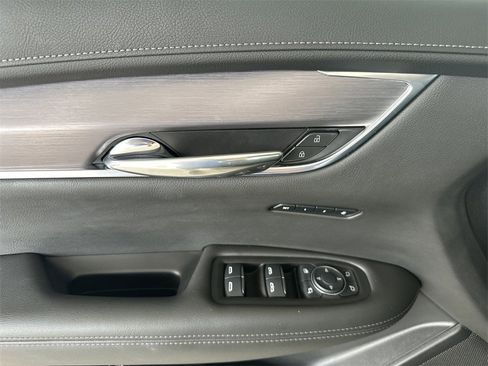 New 2025 Cadillac XT6 Luxury image 8