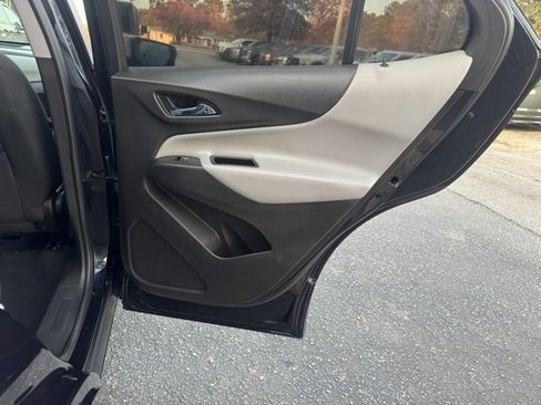 Used 2020 Chevrolet Equinox LS image 12