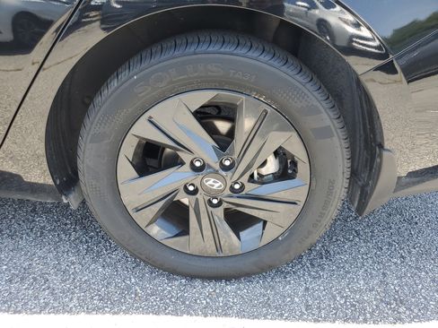 Used 2023 Hyundai Elantra SEL FWD image 7
