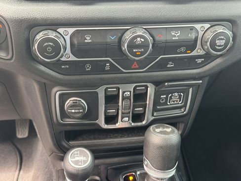Used 2025 Jeep Wrangler Unlimited Sport AWD/4WD image 29