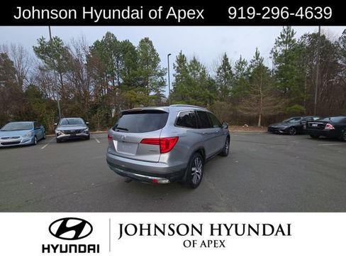 Used 2017 Honda Pilot Touring image 13