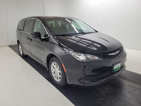 Used 2024 Chrysler Voyager LX FWD image 13