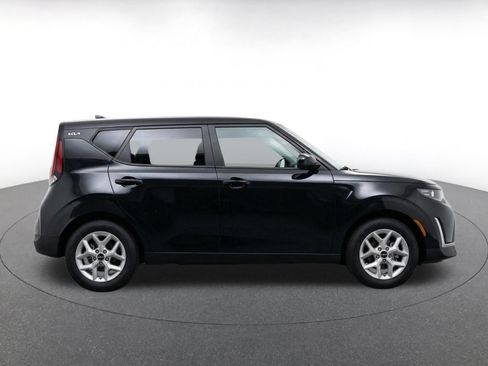 Used 2025 Kia Soul LX w/ LX Technology Package FWD image 14