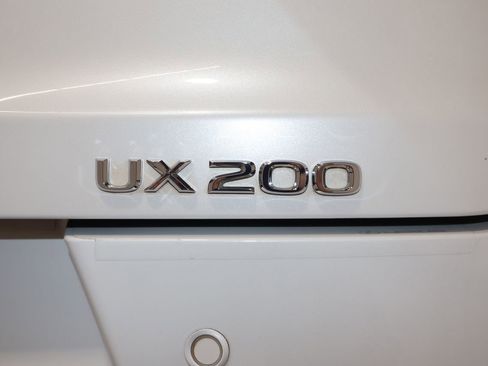 Used 2022 Lexus UX 200 w/ Premium Package image 34