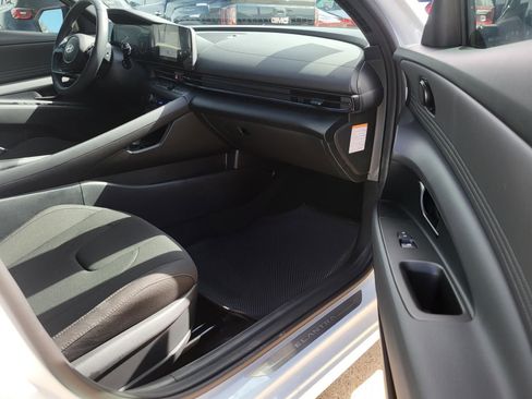 New 2026 Hyundai Elantra Sport image 7