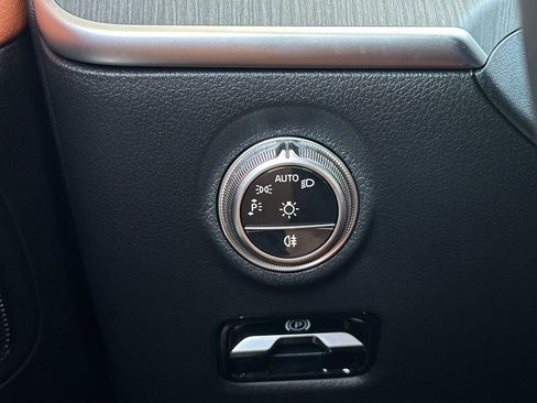 New 2025 Mercedes-Benz C 300 Sedan image 28