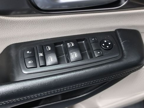 Used 2018 Chrysler Pacifica Limited w/ Advanced Safetytec Group image 11