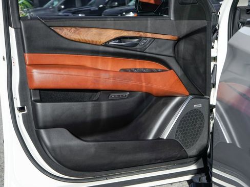 Used 2015 Cadillac Escalade Premium image 18