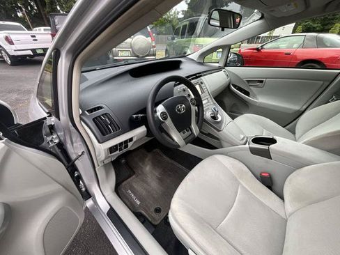 Used 2014 Toyota Prius Two FWD image 8
