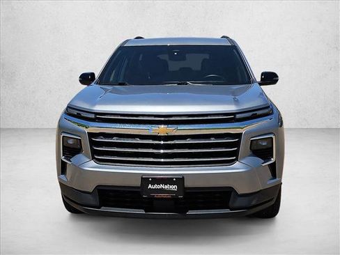 Used 2024 Chevrolet Traverse LT AWD/4WD image 8