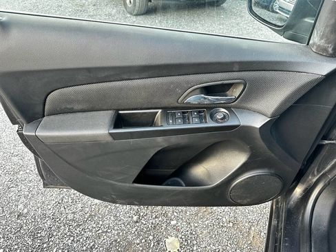 Used 2014 Chevrolet Cruze LT image 16