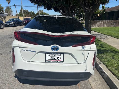 Used 2018 Toyota Prius Prime Premium image 5