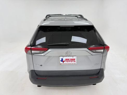 Used 2020 Toyota RAV4 XLE FWD image 19