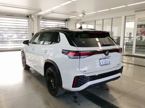 New 2026 Volkswagen Tiguan SE R-Line image 4