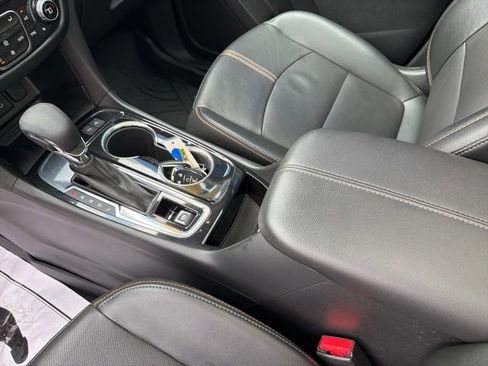 Used 2023 Chevrolet Equinox Premier FWD image 30