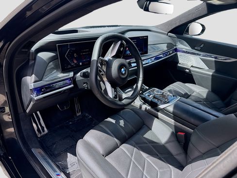 Used 2023 BMW 760i xDrive w/ Executive Package AWD/4WD image 7