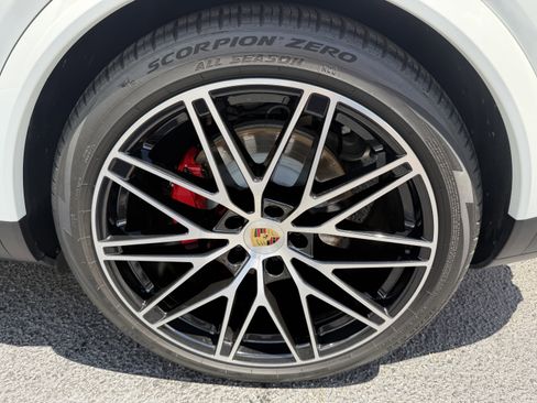 Certified 2024 Porsche Cayenne S AWD/4WD image 10