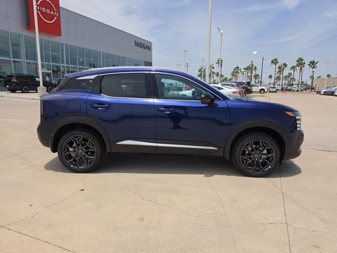 New 2026 Nissan Kicks SR w/ SR Premium Package FWD image 8
