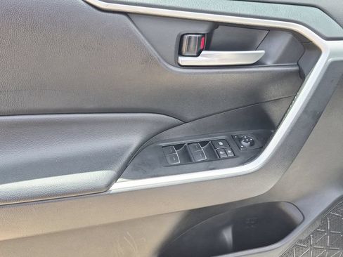 Used 2025 Toyota RAV4 XLE FWD image 11