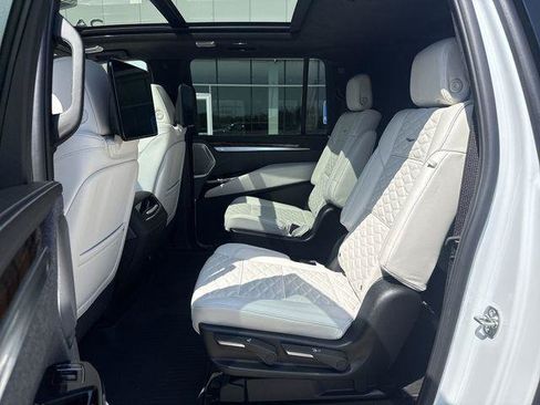 New 2026 Cadillac Escalade ESV Platinum Sport w/ LPO, ONYX Package AWD/4WD image 11