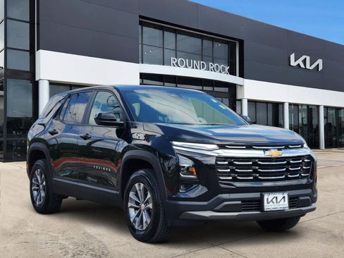 Used 2025 Chevrolet Equinox LT w/ Safety and Technology Package image 3