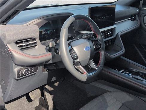 Used 2025 Ford Explorer ST-Line w/ ST-Line Street Pack image 10